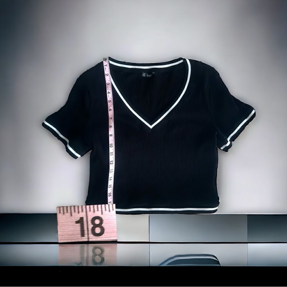 SHEIN l Ribbed Crop Top l Black w/ White trim l V-neck l 1X l EUC - Picture 4 of 12